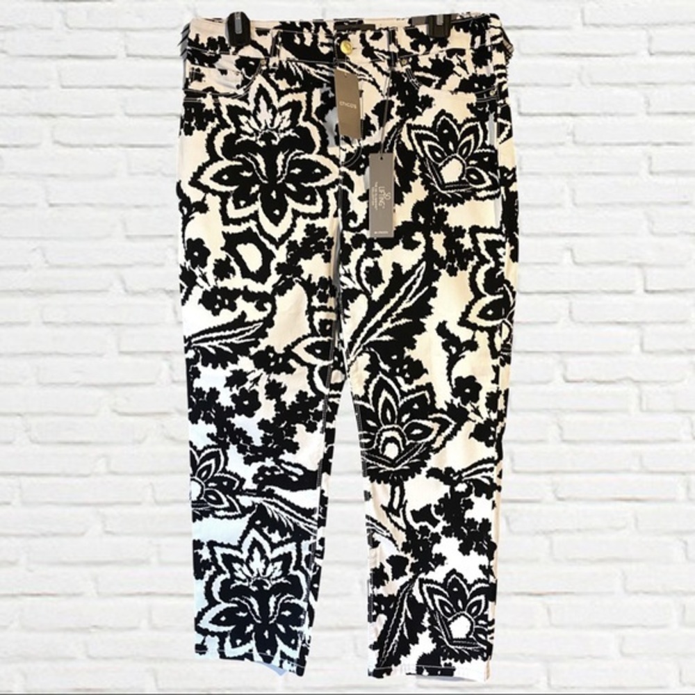 Chico Cropped Pants Black and White NWT